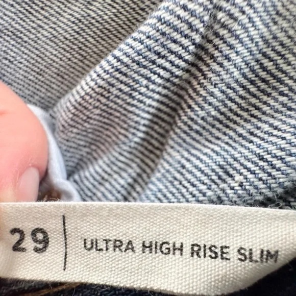 PacSun Ultra High-Waisted Distressed Jeans – Size 29 | Slim Fit, Everyday Casual - Picture 2 of 3